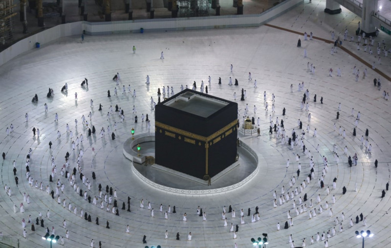 Mecca reopens for limited umrah pilgrimage