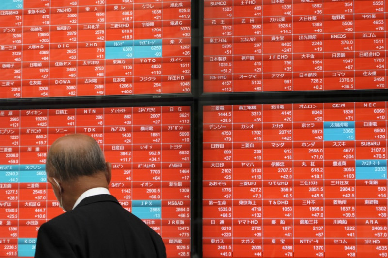 Tokyo stocks close higher on Trump health