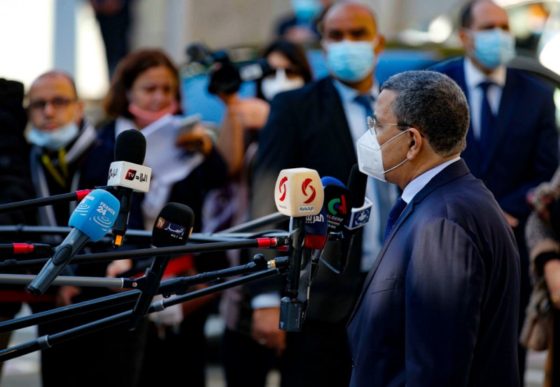 Algerians snub vote on constitution 