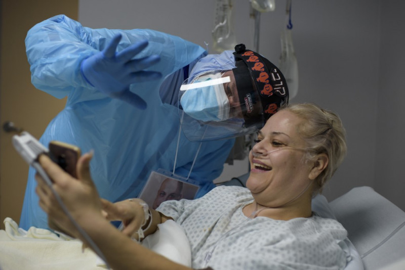 Hospital staff 'truly exhausted,' says Texas doctor in viral hug photo
