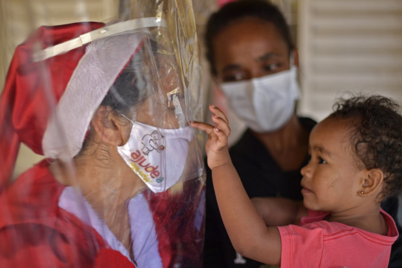 Covid, cancer can't stop Mrs Santa Claus in Brazil