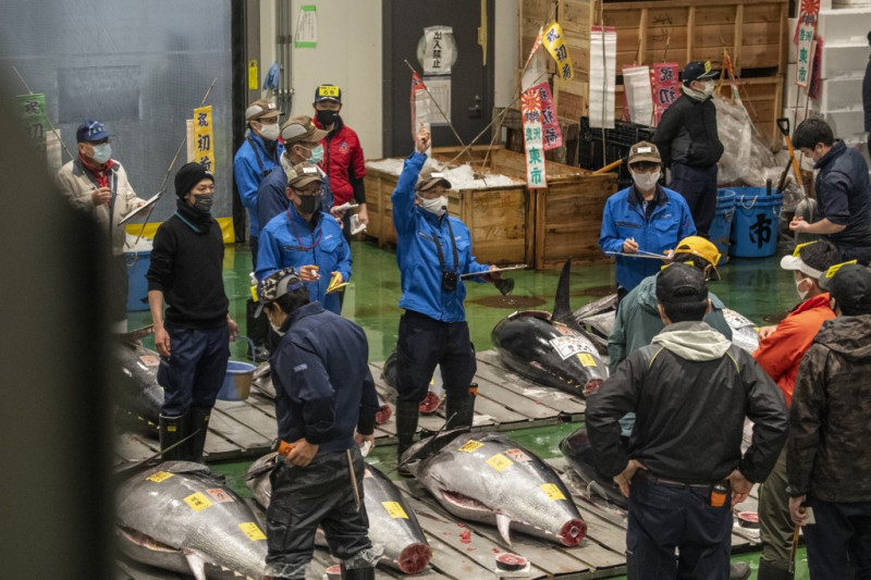 Pandemic overshadows Japan's New Year tuna auction