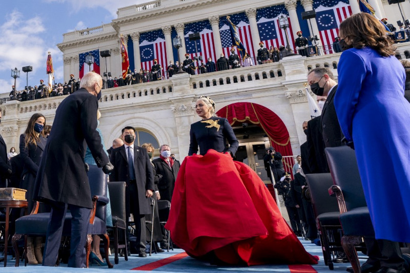 Lady Gaga, JLo offer rare Washington fashion moment