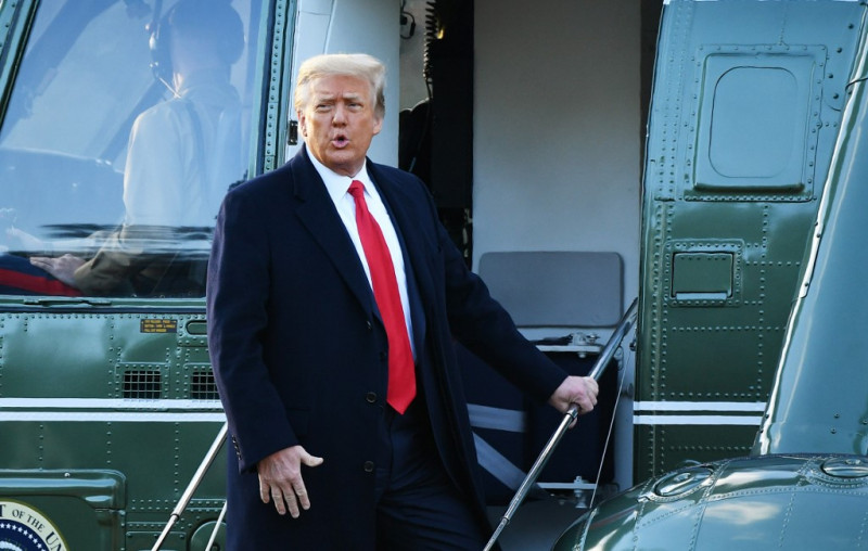 Trump flexes clout, meets top Republican in US House