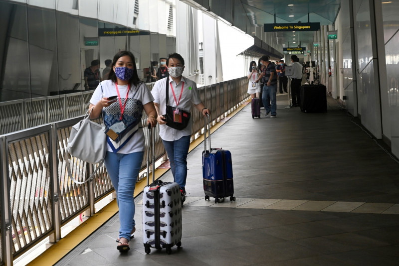 Singapore ‘cruise to nowhere’ sets sail