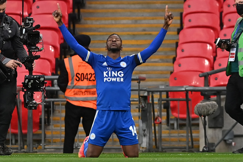  Iheanacho fires Leicester into FA Cup final on fans' return