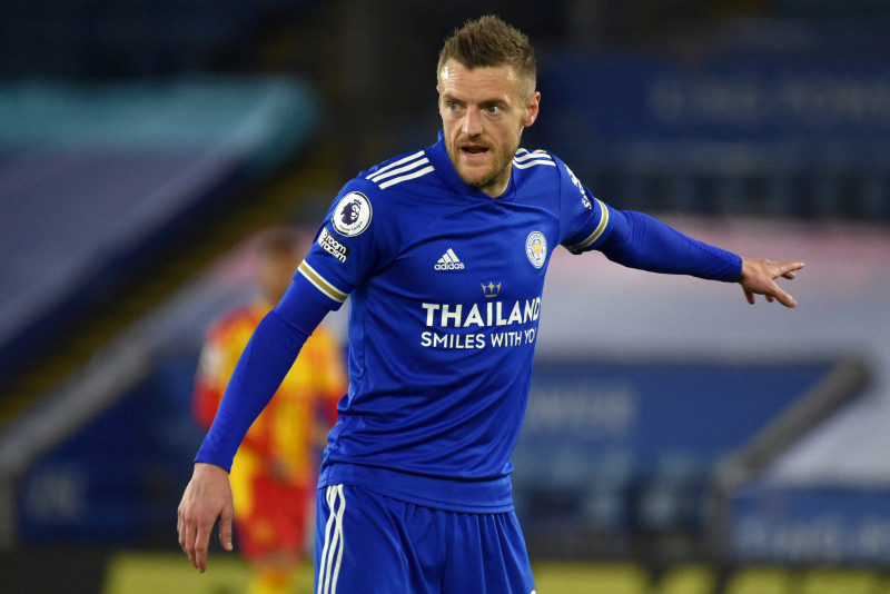 Vardy strikes as Leicester boost top-four bid