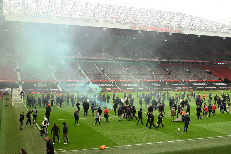 Man Utd fans' anti-Glazer protest forces postponement of Liverpool clash