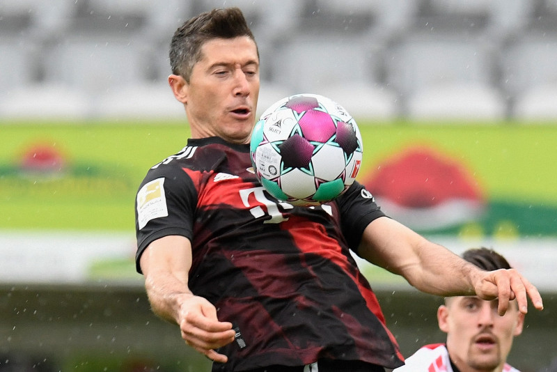 Lewandowski poised to make Bundesliga history as Bayern welcome back fans