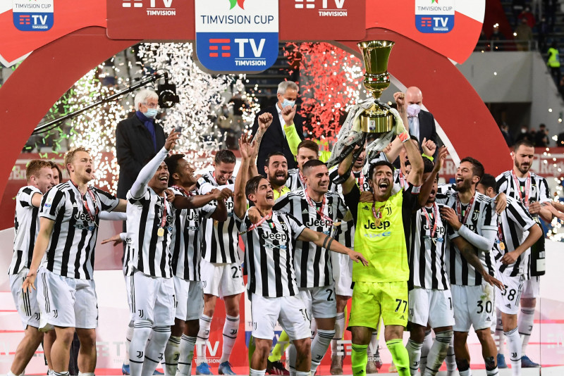 Pirlo's Juve future under microscope in three-team Champions League race