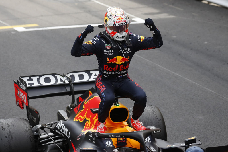 Verstappen makes most of Leclerc's Monaco misery to take championship lead