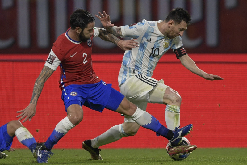 Messi scores but Chile hold Argentina in WC qualifier