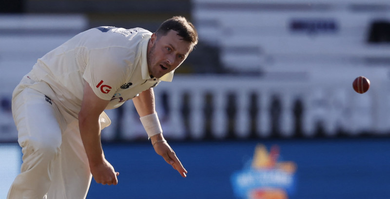  England suspend Robinson pending racism probe