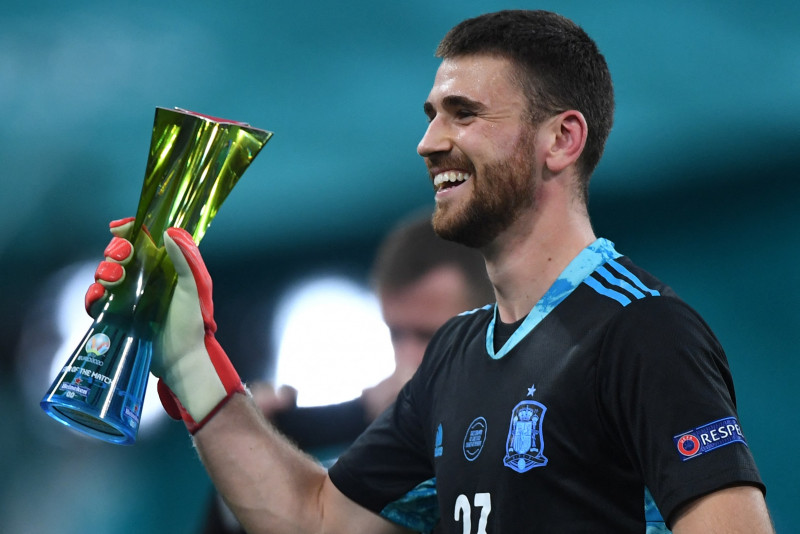 Simon saves lift Spain past Swiss on penalties to reach semi-finals