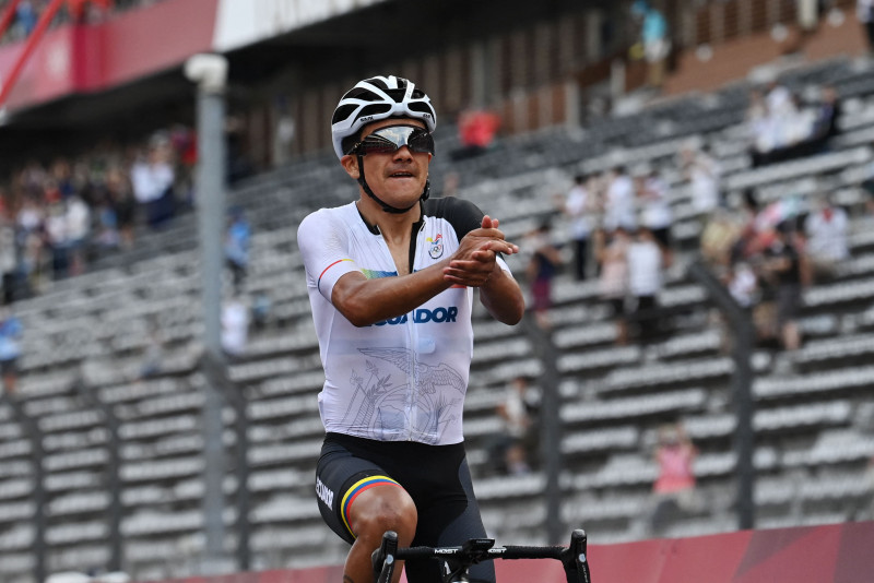 Carapaz trumps Pogacar to win men's Olympic road race