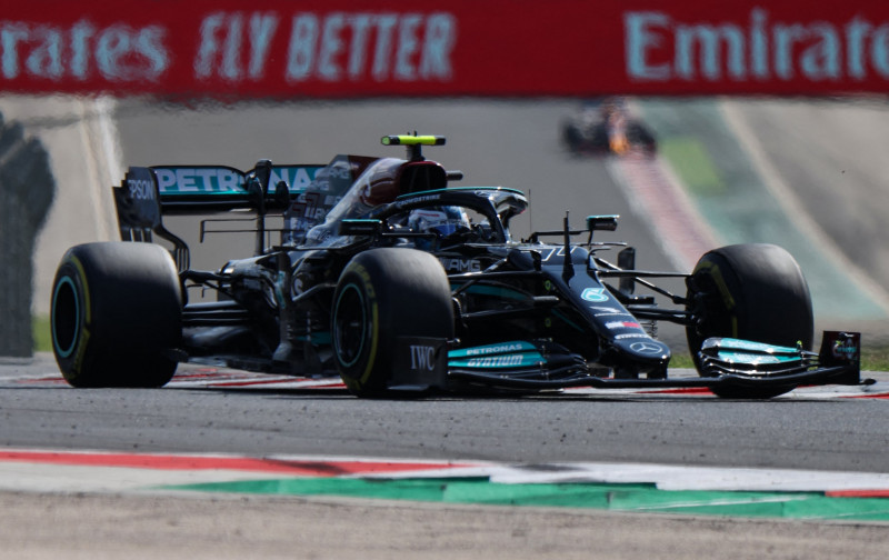 Mercedes pair edge Verstappen in Hungarian Grand Prix practice 'sauna'