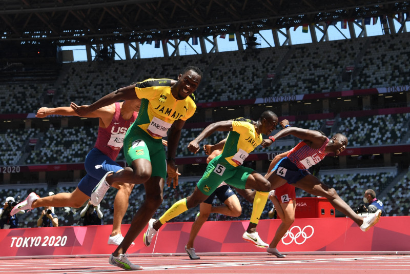 Hansle Parchment outruns Grant Holloway to clinch Olympic 110m hurdles gold