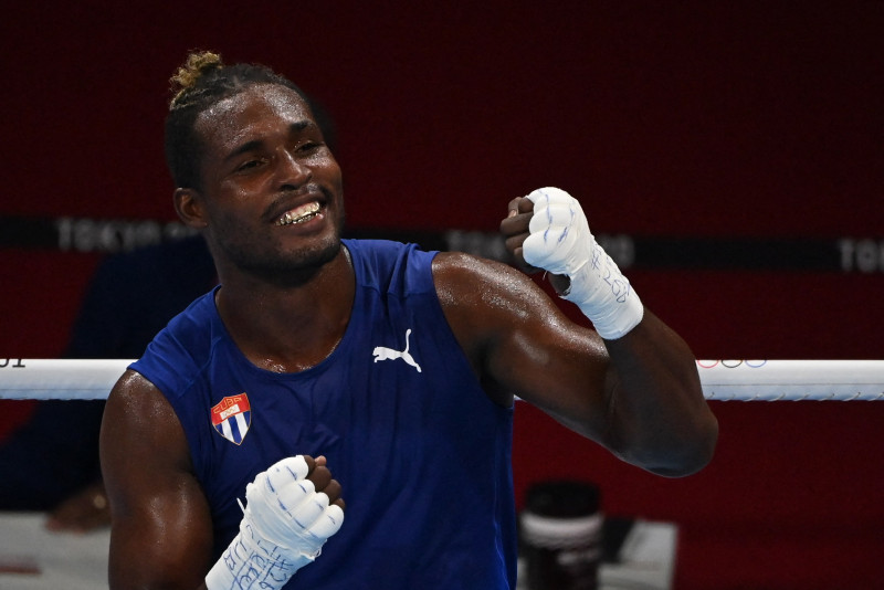 Cuba's Julio la Cruz wins Olympic heavyweight gold