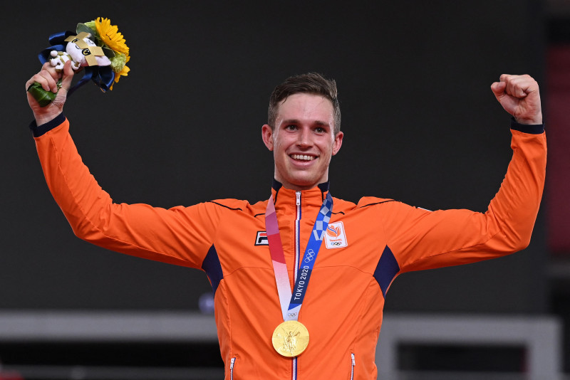 Lavreysen edges fellow Dutchman Hoogland to Olympic men's sprint gold
