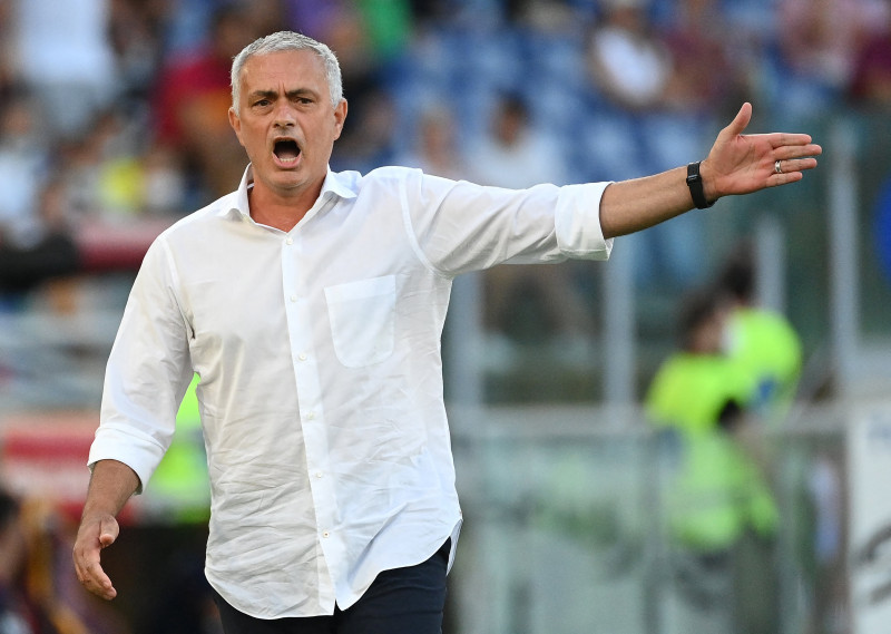 Roma players take Mourinho out to dinner