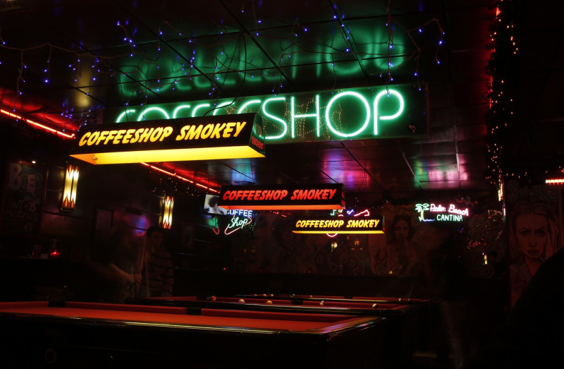 Amsterdam mayor seeks to ban tourists from 'coffee shops'