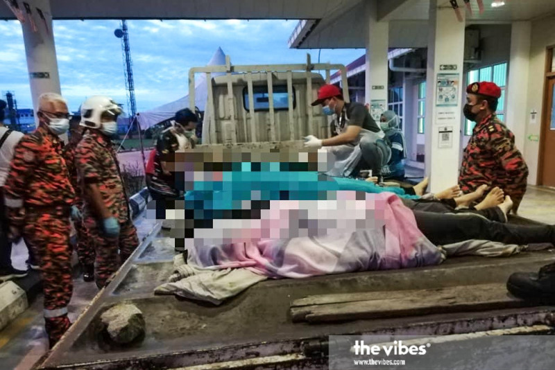 [UPDATED] Nine drown after car slips from Sarawak ferry