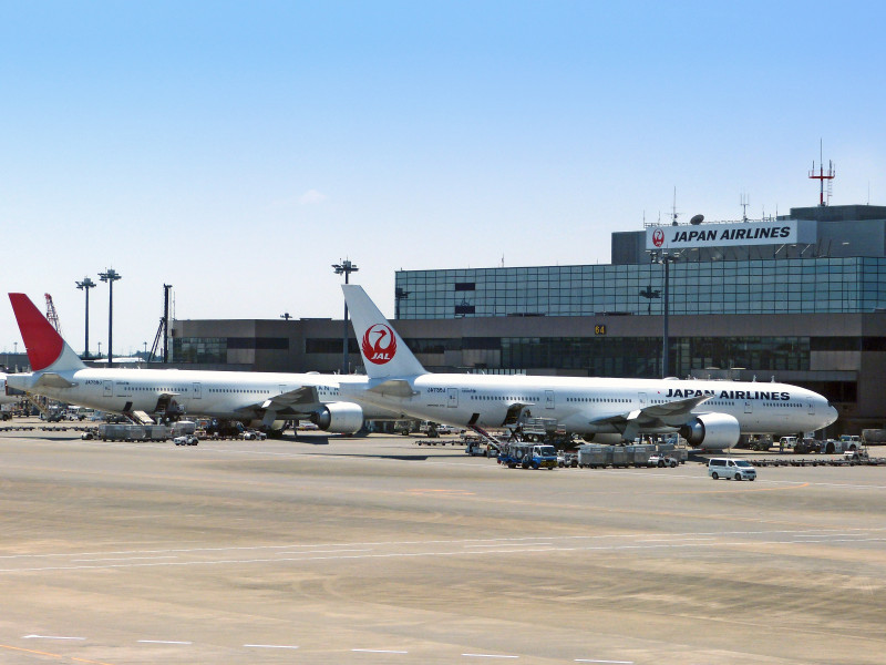 Heavy snow, powerful winds disrupt transportation in Japan