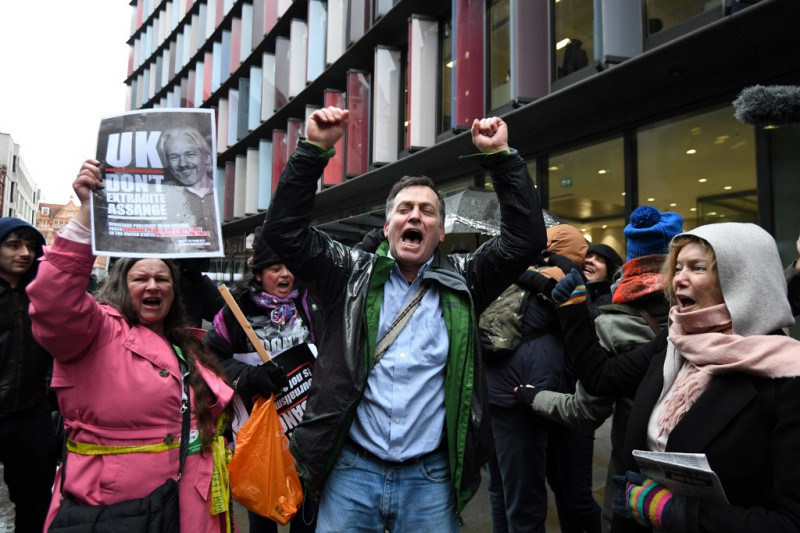 UK court blocks Assange's extradition to US