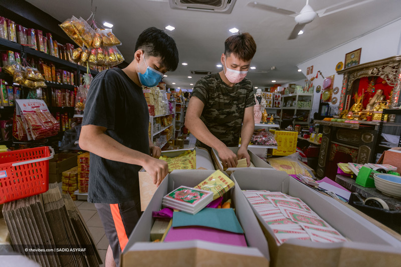 [PHOTOS] Going online a salvation for Chinese prayer shop owner