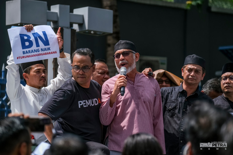 Cops summon 10 Pakatan leaders over rising cost of living rally