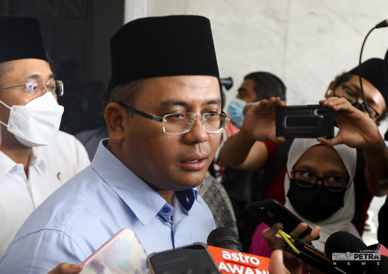 S’gor gives RM1 mil flood aid to K’tan, T’ganu