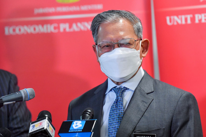 Tok Pa rubbishes opposition’s claim Petronas pressured into selling assets