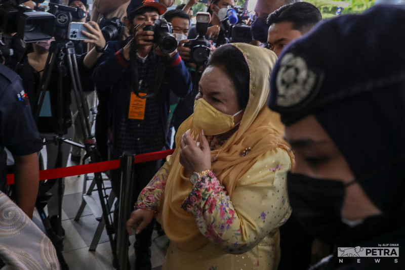 Court bins Rosmah’s application to recuse judge Zaini