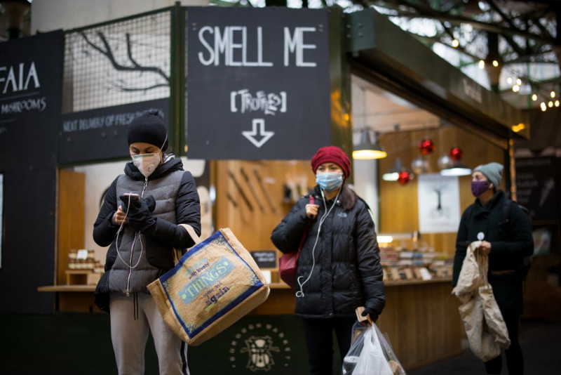 UK retail sales tumble as shoppers brace for recession