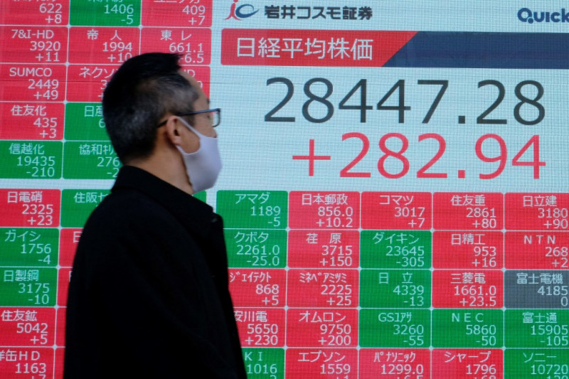 Tokyo stocks open higher with eyes on earnings