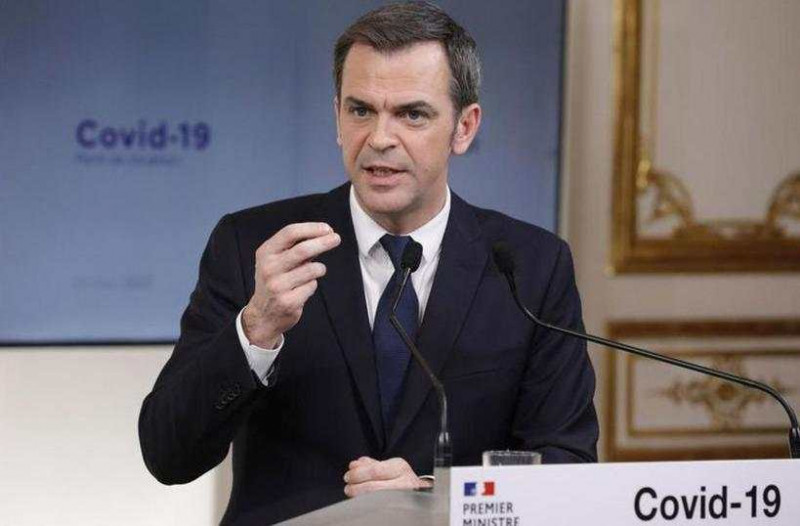 France, UK boost vaccine campaigns, Britain shuts travel corridors