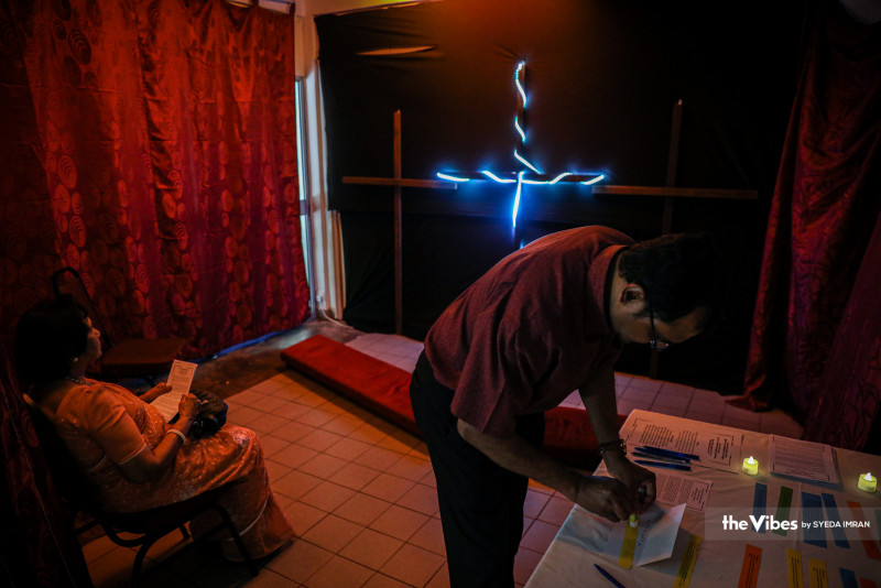 [PHOTOS] Capturing devotion, solemnity of Christians on Good Friday