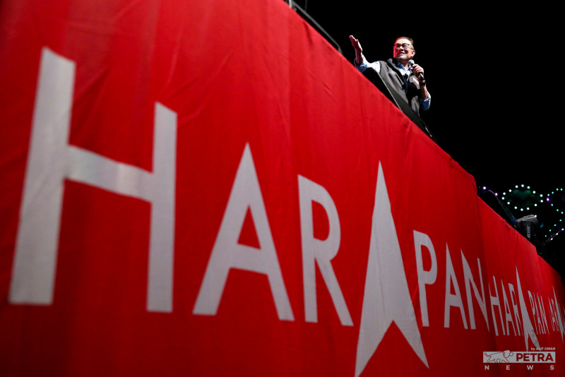 [PHOTOS] Rain or shine, candidates hit the ground running for GE15