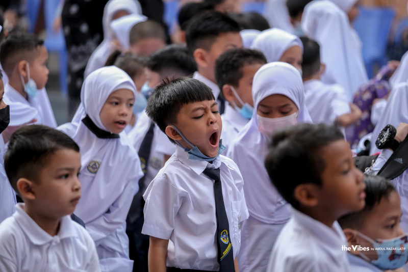 [PHOTOS] Smiles and yawns as first day of school kicks off