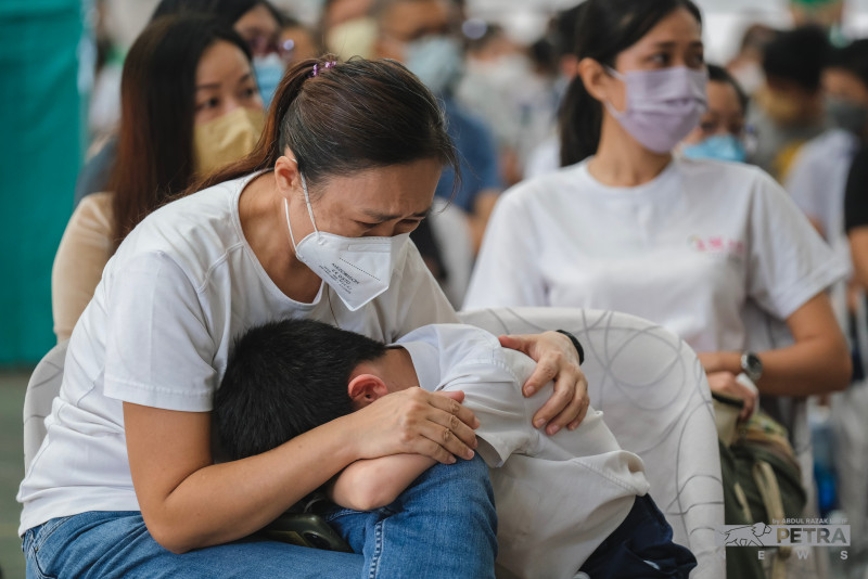 [PHOTOS] Farewell, teacher: school closes landslide tragedy with memorial