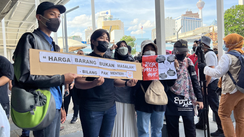 Cops haul in eight youths for questioning over Pasar Seni inflation protest