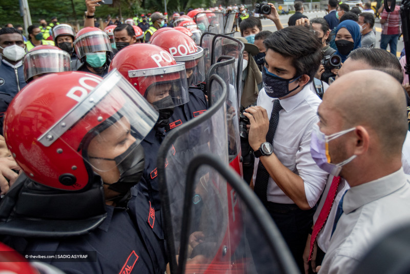 Did police go too far in blocking MPs from entering Parliament?