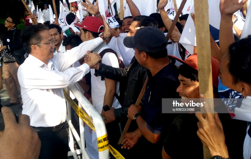 Leaders heap praise on VK Liew