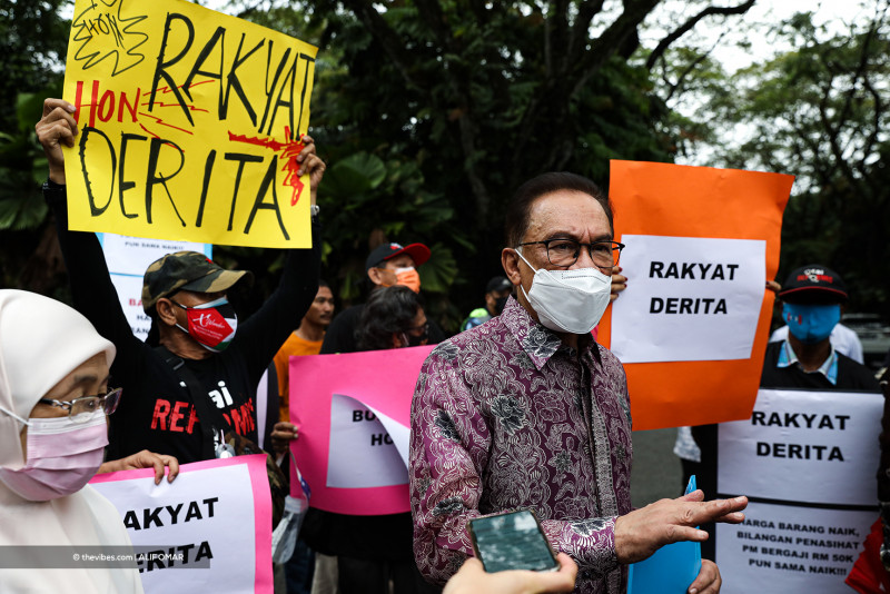 As prices spiral upward, groups call for Anwar to raise issue in Parliament