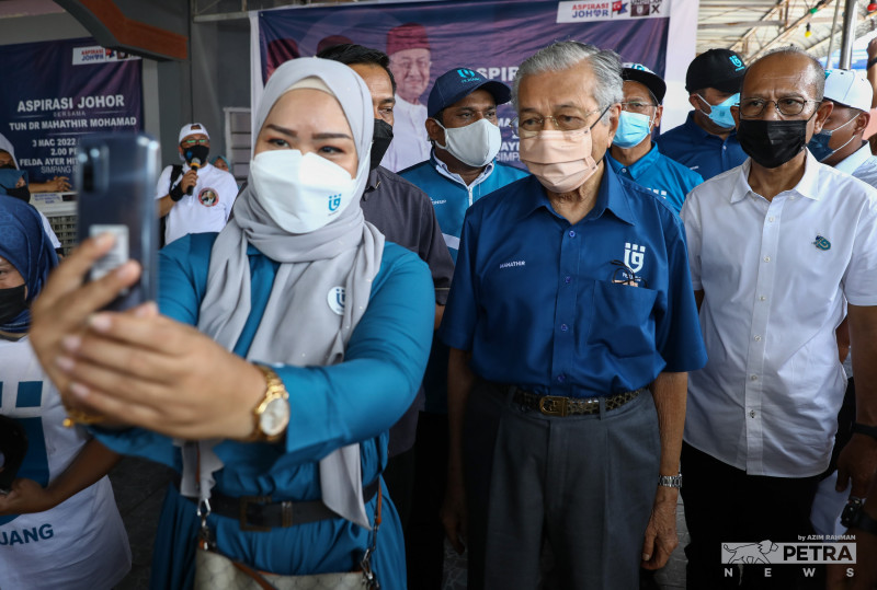 [UPDATED] Some Johor voters offered RM200 by parties to secure support, alleges Dr Mahathir