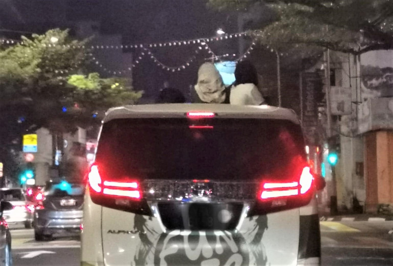Driver caught on camera allowing children to stick heads out of sunroof