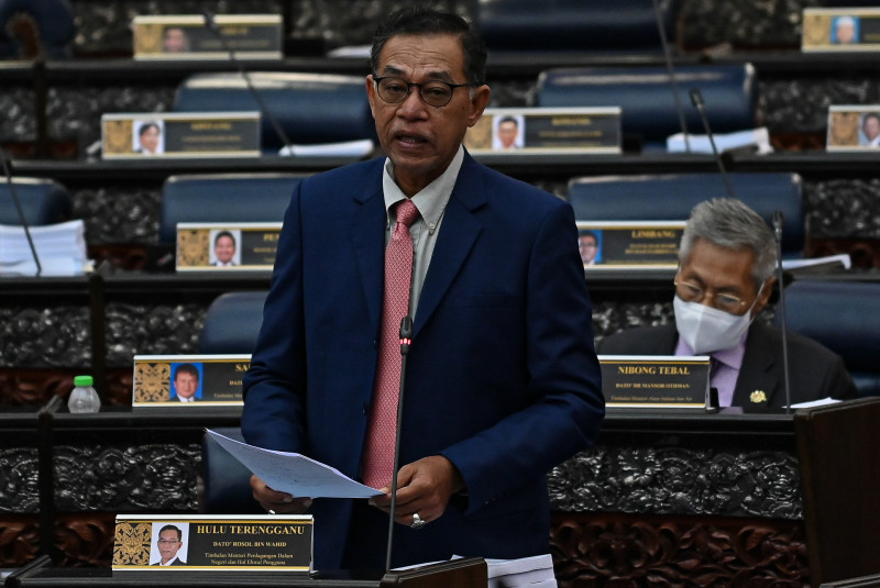 Refer Anwar to privileges committee over contradictory budget speech: Rosol