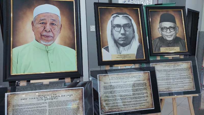 Nik Aziz’s portrait not ‘missing’: current spiritual adviser’s photo indicates present leadership