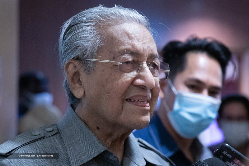 Nothing personal against Najib, but he’s nothing like his dad: Dr Mahathir
