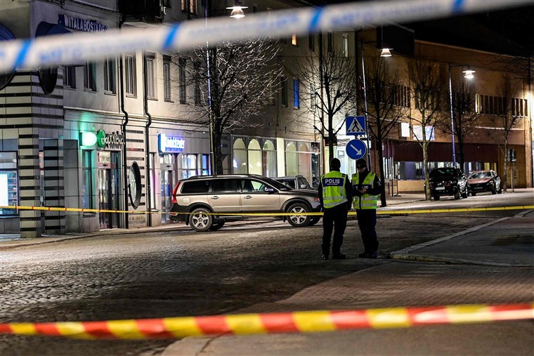 8 hurt in suspected terrorist stabbings in Sweden